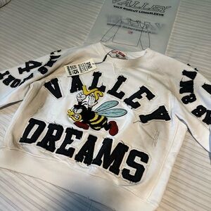 Valley Dreams Bee Graphic Sweatshirt